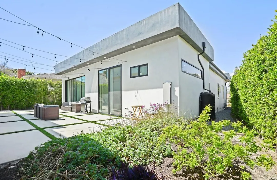 Modern High End High Ceiling 3Bd Central La-1