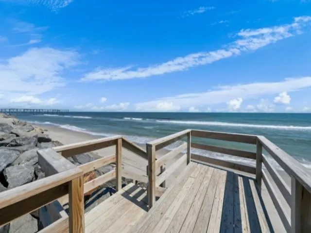 A Shore Thing 1 - Oceanfront And Dog Friendly! Private Beach Access! Townhouse-1