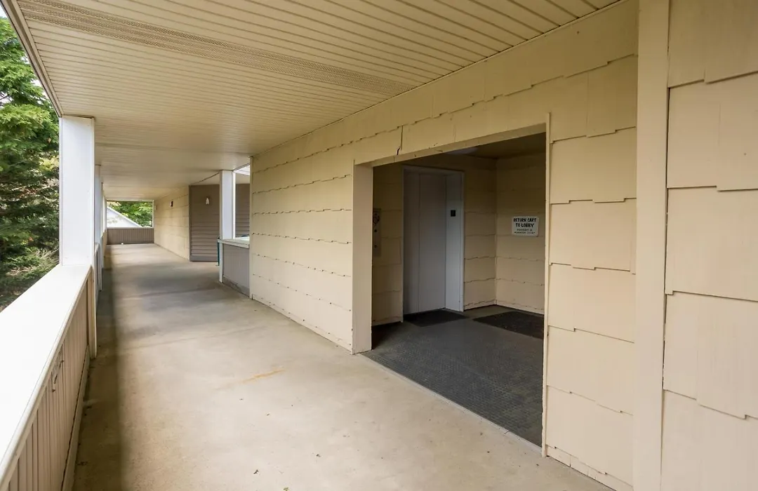 Mariners Court 204-1