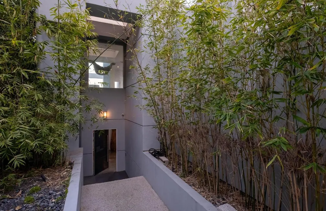 Hollywood Hills Modern Sanctuary-Jaw Dropping View-1