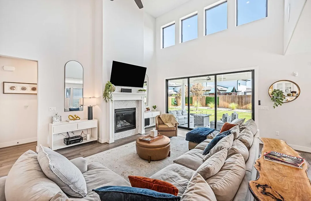 Stunning Austin Home With Office And Yard-1