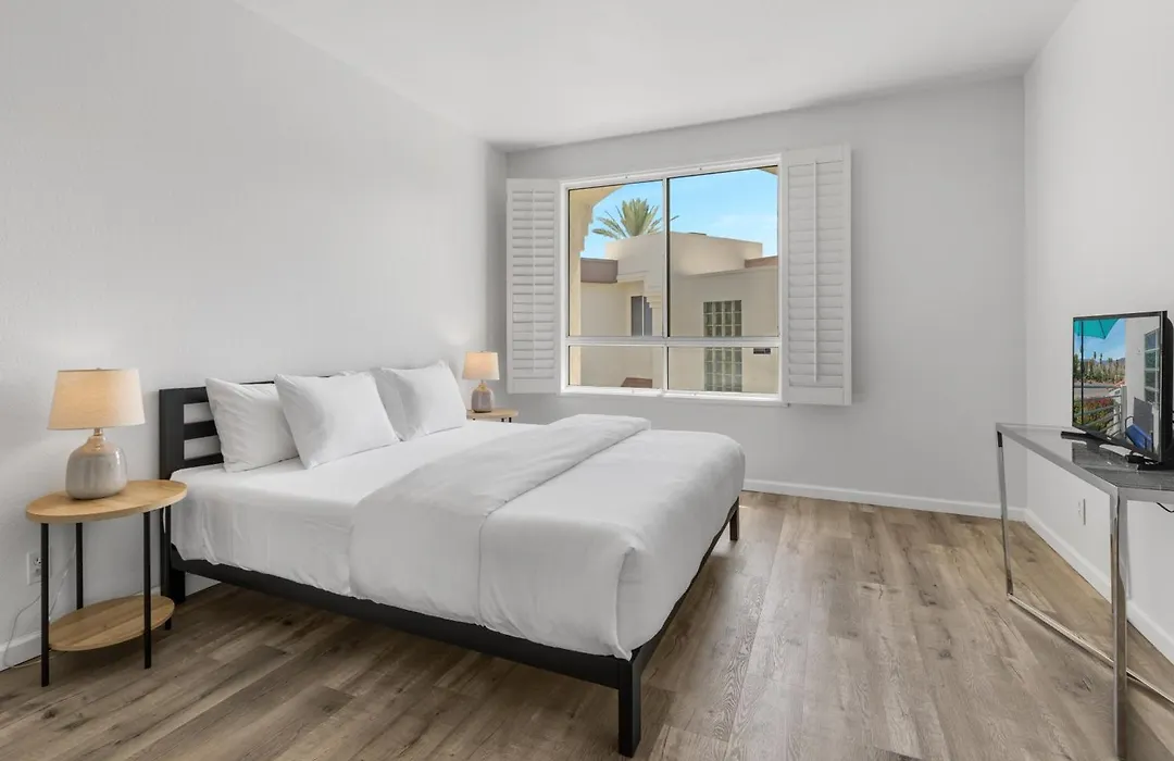 Modern & Uncluttered-1