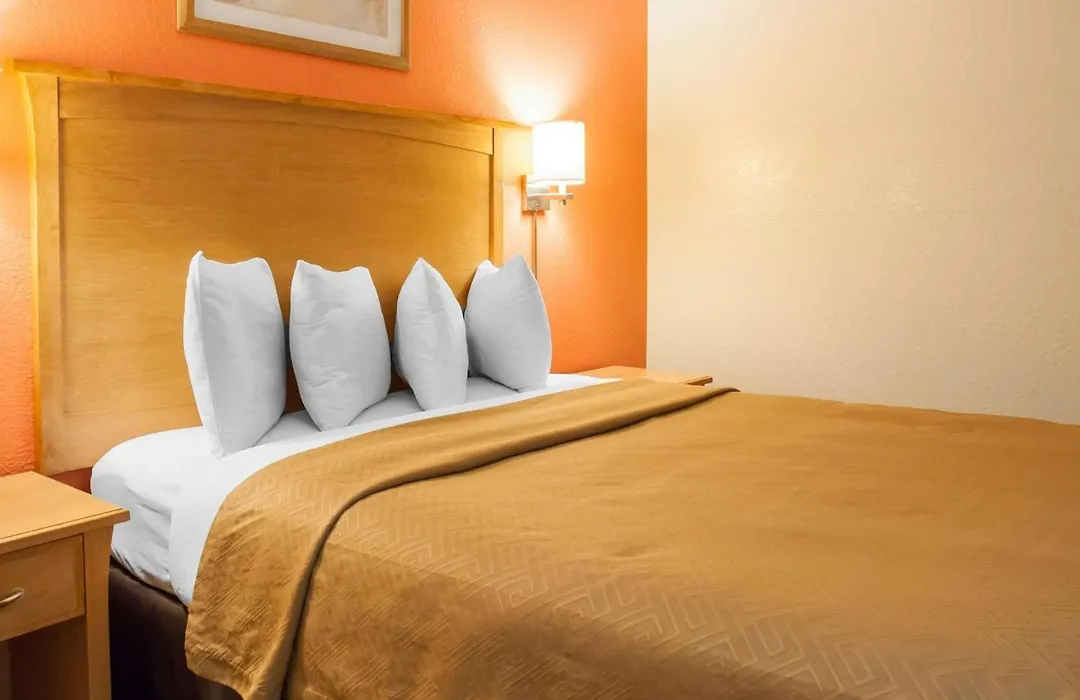Econo Lodge Kansas City Downtown North-1