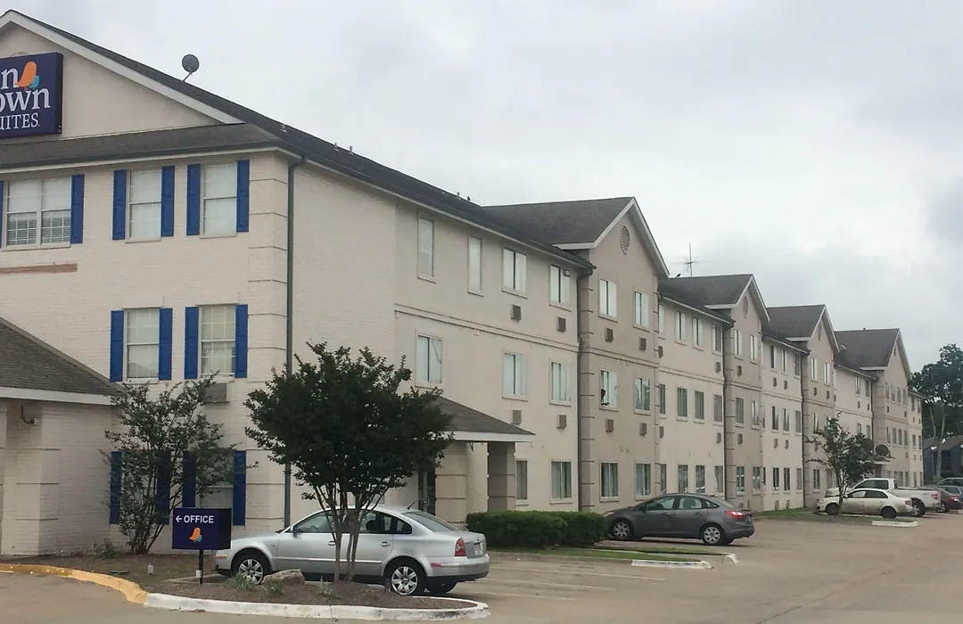 Intown Suites Extended Stay Select Houston Tx - Brookhollow-1