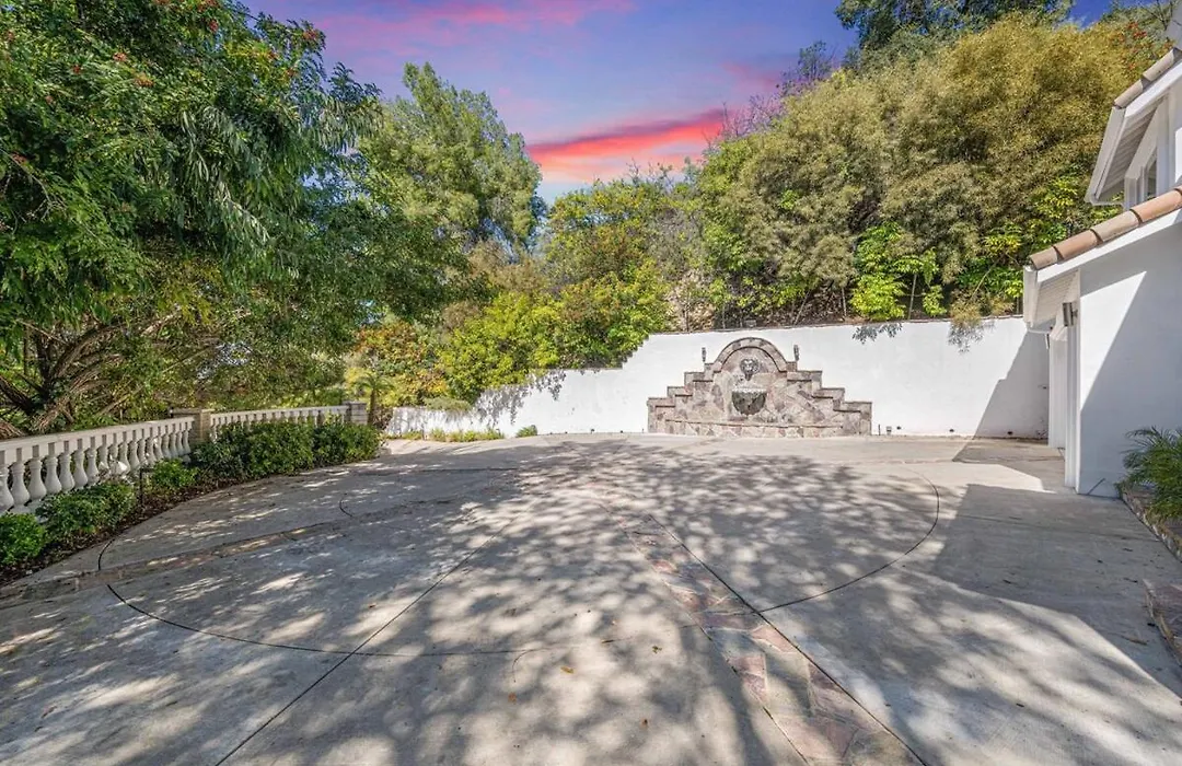 Private 5 Bedroom 6 Bathroom Encino Estate With Pool And Jacuzzi-1