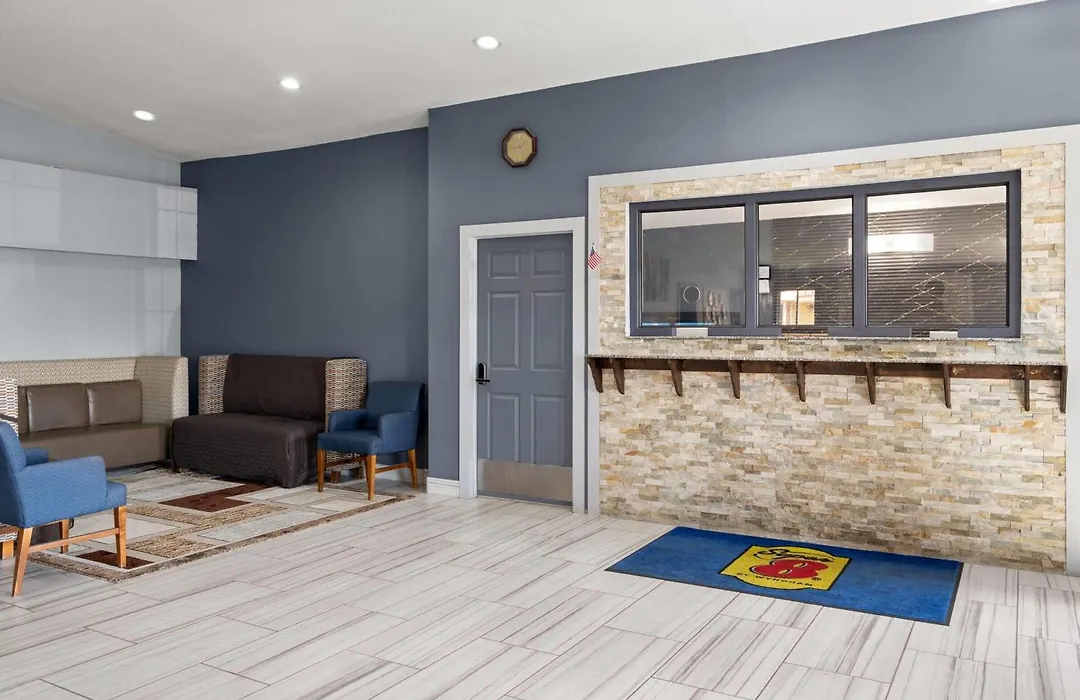 Super 8 By Wyndham Fort Wayne-1
