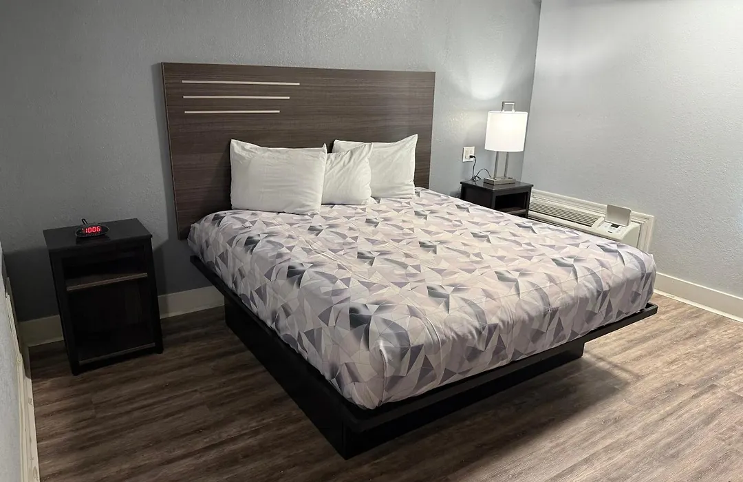 Econo Lodge Montgomery South I-65-1