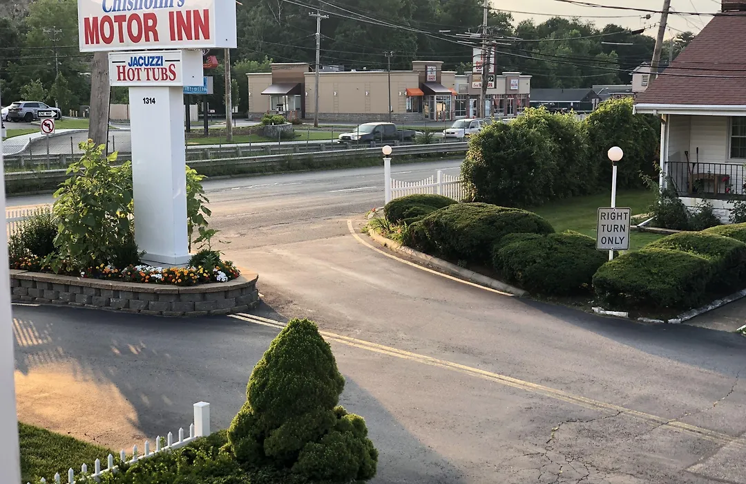 Chisholm'S Motor Inn-1