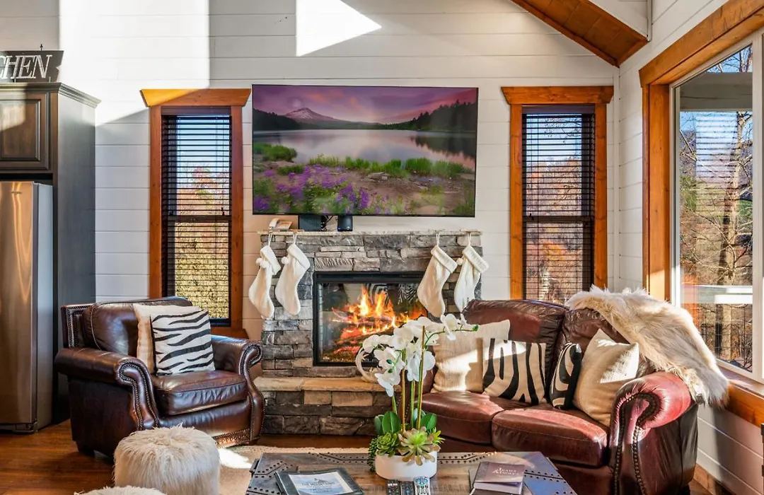 Gatlinburg Splash Home Theater Heated Indoor Pool Game Room-1