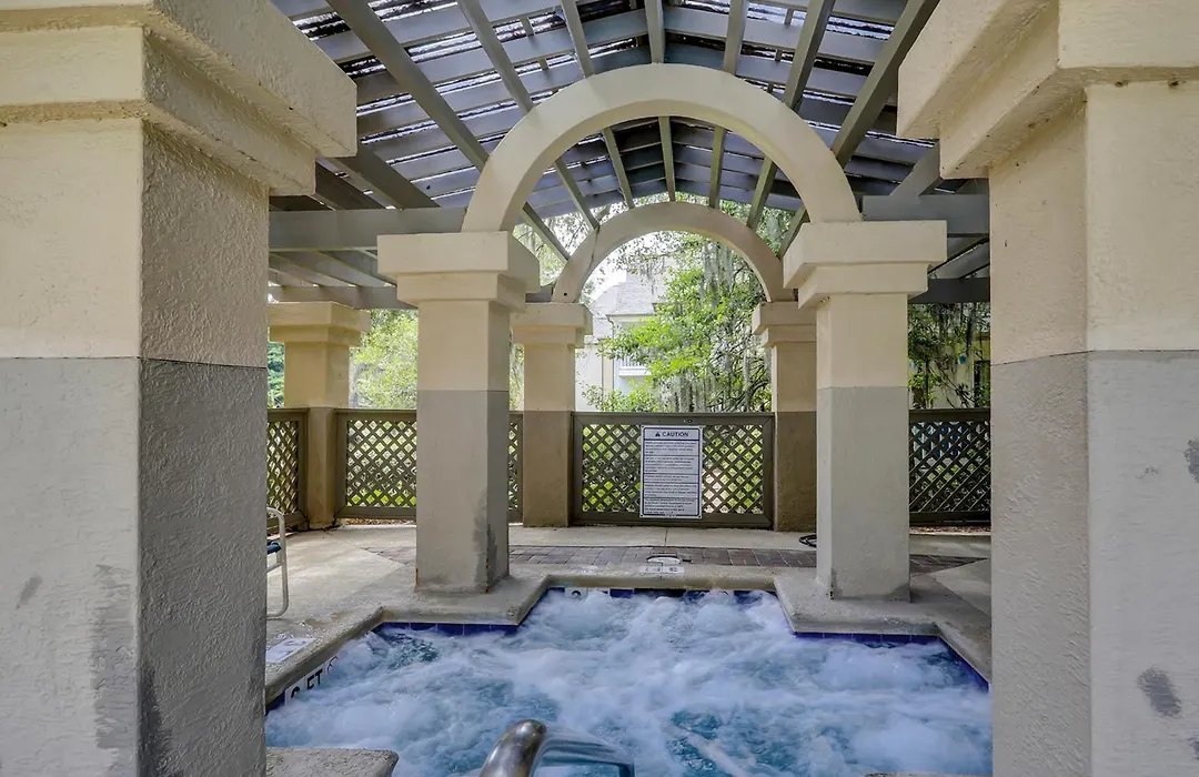 Colonnade Club 150-1