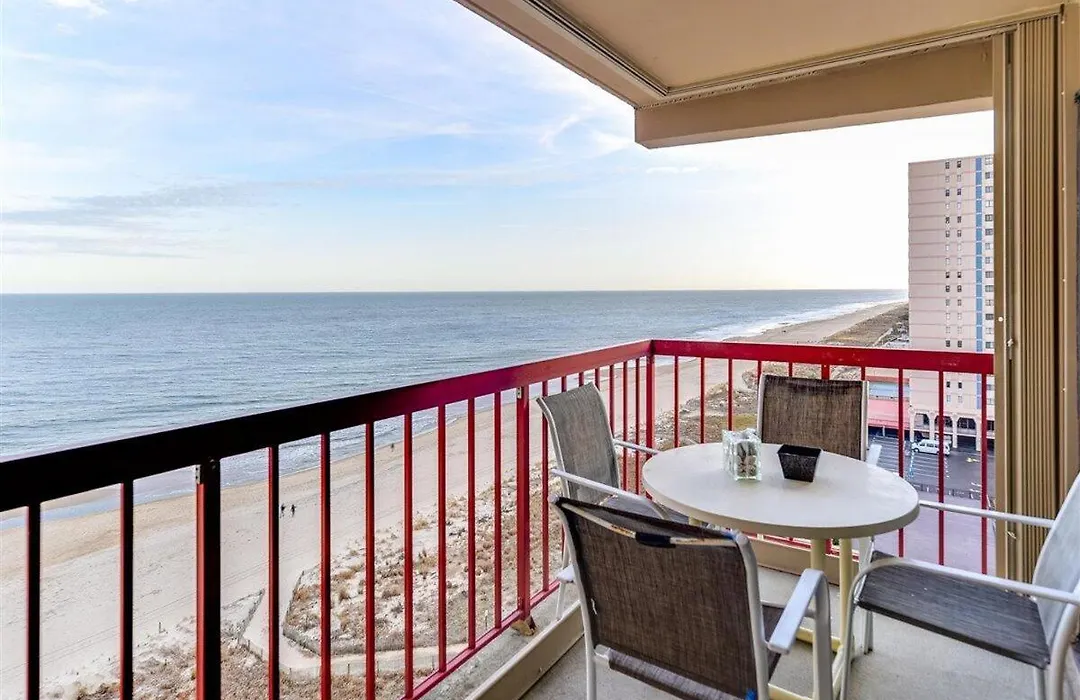 Ocean Front 1 Bedroom Rainbow Condo, Steps To The Beach!-1