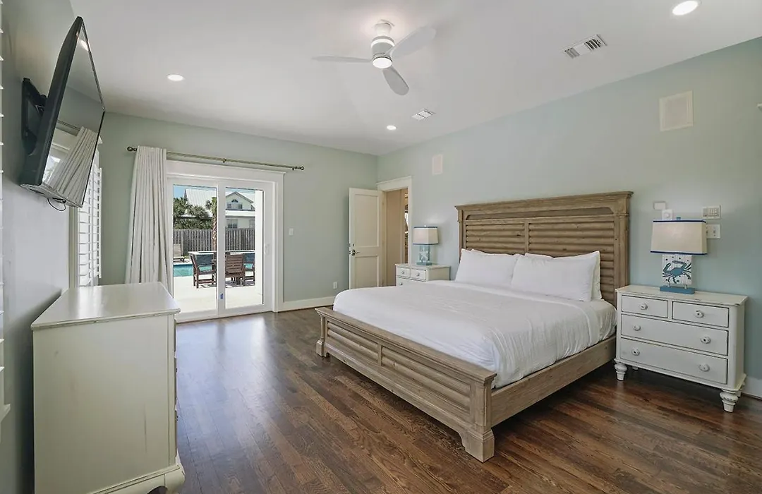 Bourbon Breeze - Beachy Home Near The Gulf With Spacious Outdoor Pool Area-1