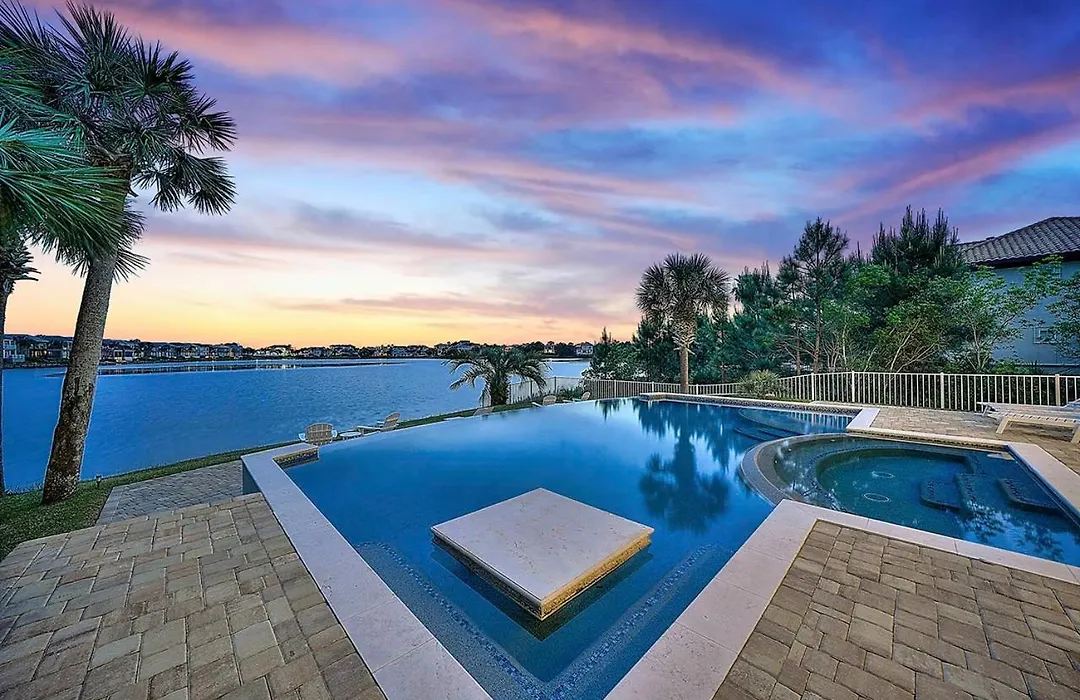 Aqua Tranquility - Waterfront With Pool In Destiny East-1