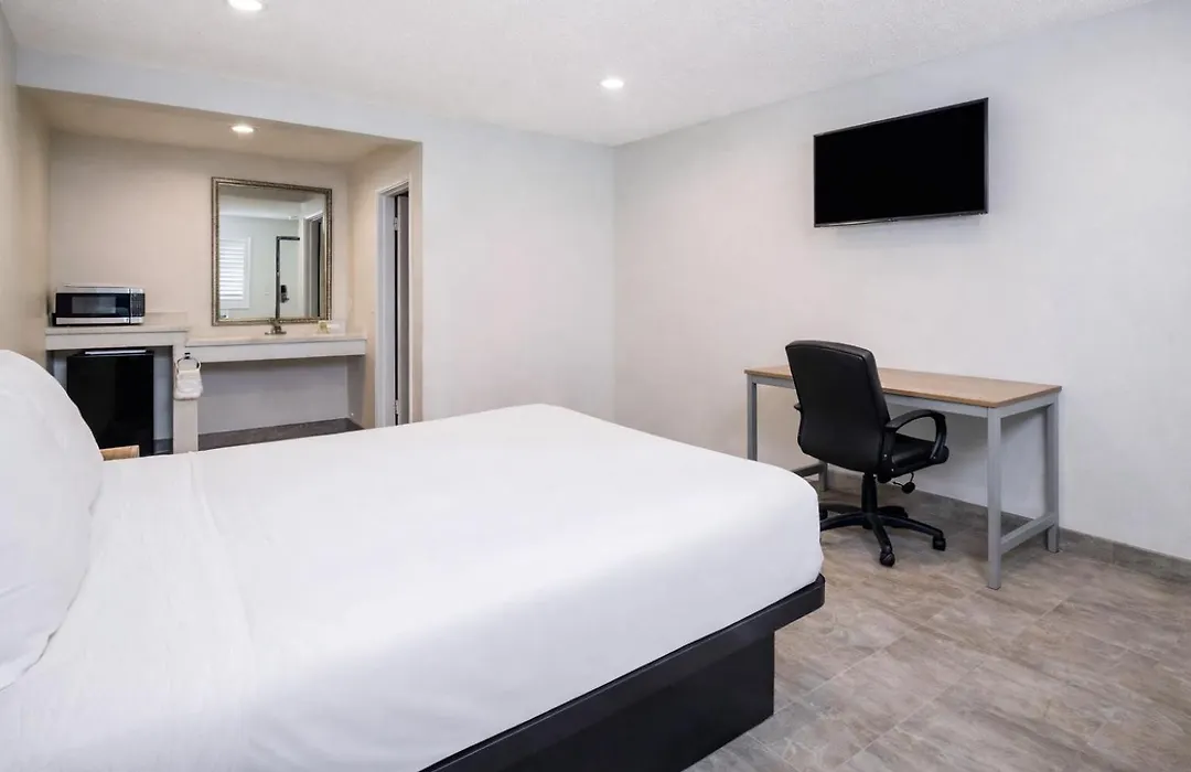 Super 8 By Wyndham Bakersfield Ca Near Airport-1