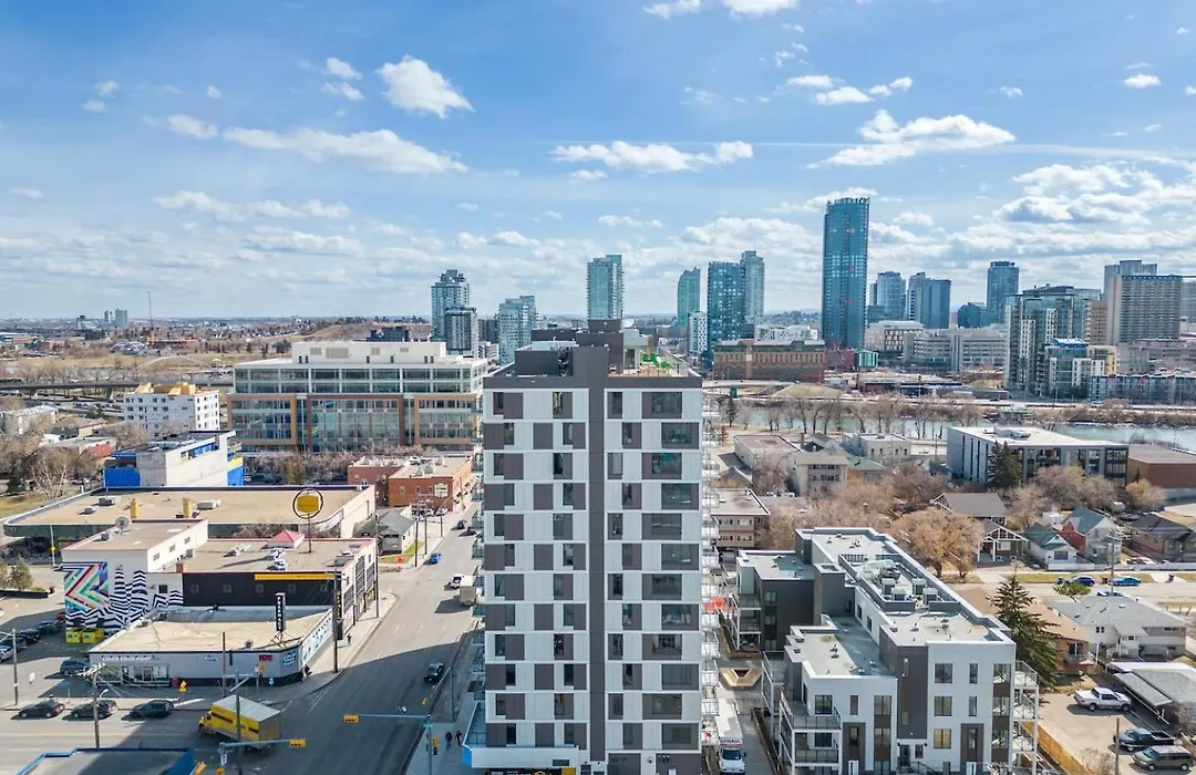 Exquisite 2 Bed Condo Near Dt Core Wfree Parking-1