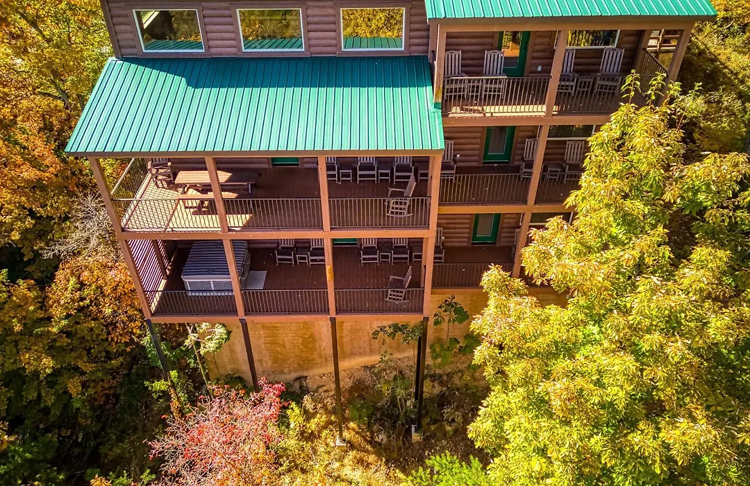 Gritz Carlton Lodge, 2 Large Cabins, 2 Pools, 2 Theater Rooms, 2 Game Rooms, Amazing Mtn Views-1