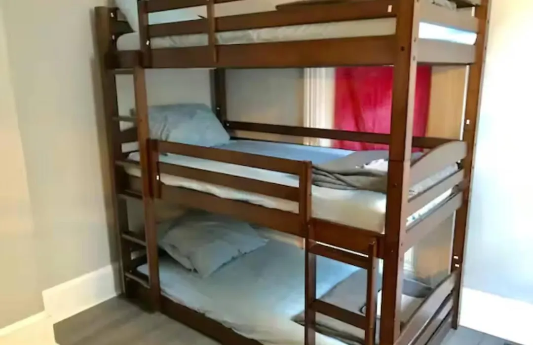 Philly Coed Dorm!! 15 Min Train To Center City!-1