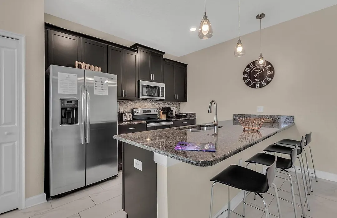 5 Bedrooms 4 Bathrooms Storey Lake 4890 Rc-1