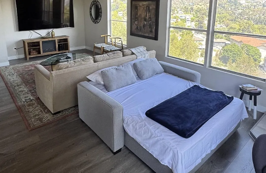 Hollywood Hideaway-1