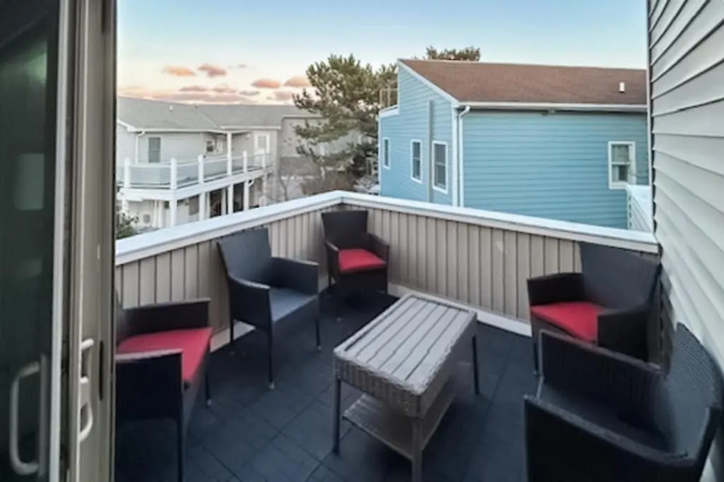 Mariners Court - 4 Laurel St Unit 219-1