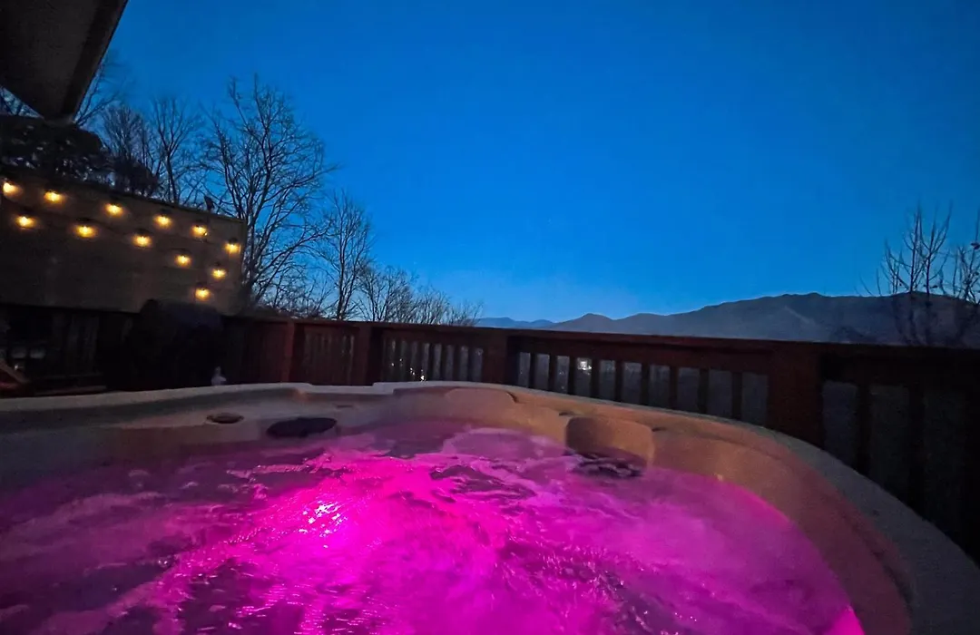 Heavenly View - Bear Themed Cabin, Hottub, Dog-Friendly, Near Gatlinburg-1