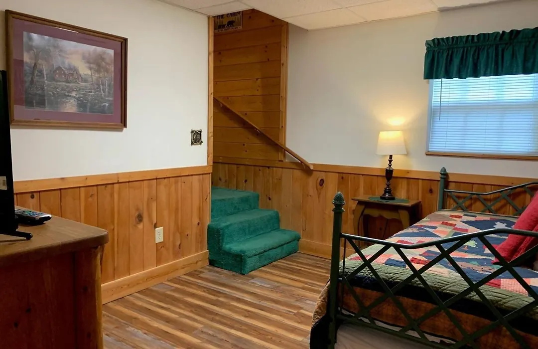 Er65 - Eagles Point - Great Location, Close To All The Action! Cabin-1