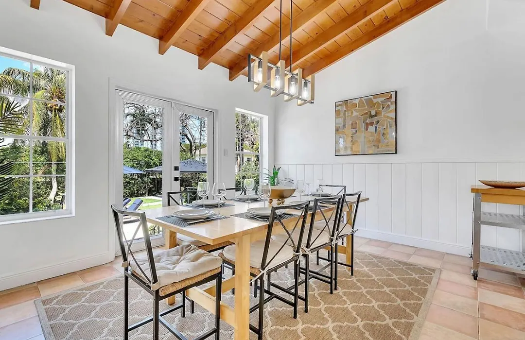 Villa Rustica 5 Bedroom 3 Bath With Pool Next To River 1800-1
