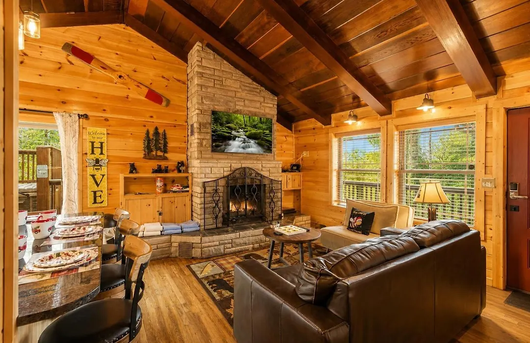 Honey Bee Hideaway Your Sweet Mountain Escape-1