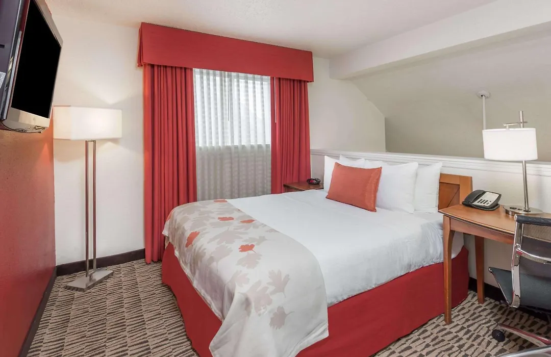 Value Suites Extended Stay - St Louis-1