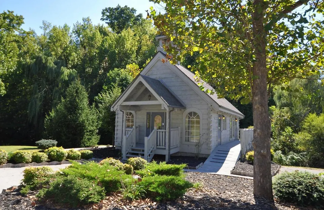 A Great Escape -Spacious Smoky Mountain Getaway Perfect For Families & Groups-1