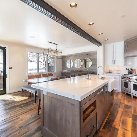 Ironwood Empire Pass Luxury Ski In Ski Out Deer Valley Five Bedroom Home Private Hot Tub-3