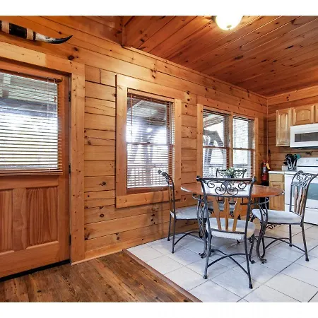 Stairway To Heaven - Hot Tub, Pool, Prime Location-3