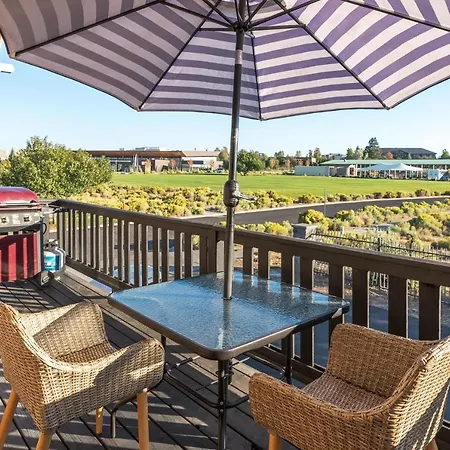 Deschutes Nest-3