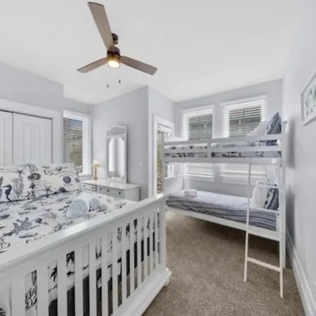 A Shore Thing 1 - Oceanfront And Dog Friendly! Private Beach Access! Townhouse-2