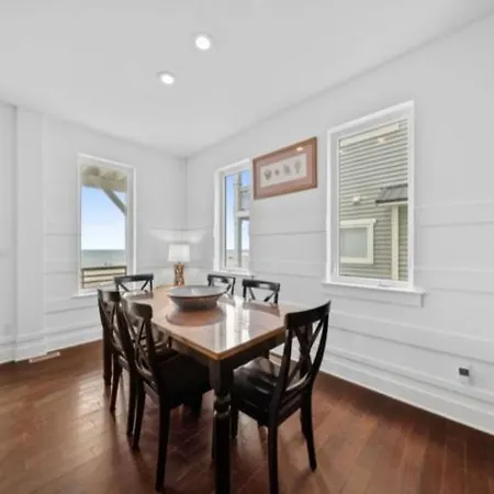 A Shore Thing 1 - Oceanfront And Dog Friendly! Private Beach Access! Townhouse-3
