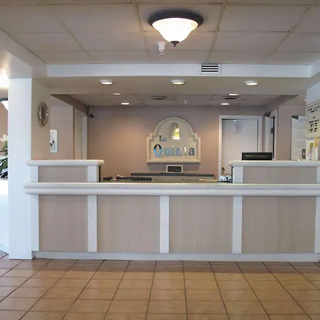 Super 8 By Wyndham Savannah-3