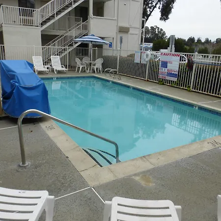 Econo Lodge-3
