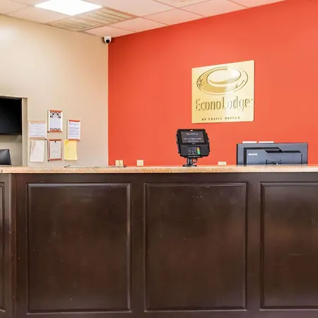 Econo Lodge Garden City - Savannah-3