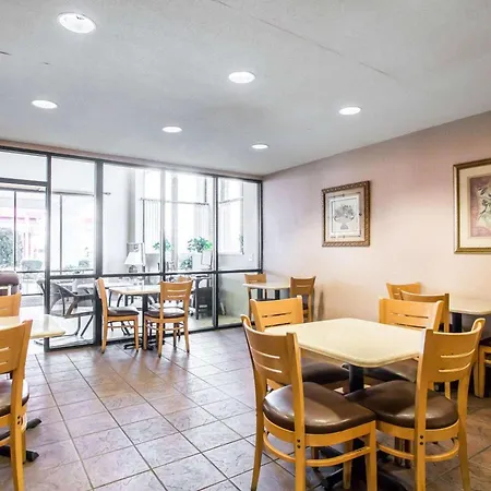 Econo Lodge Springfield I-44-2
