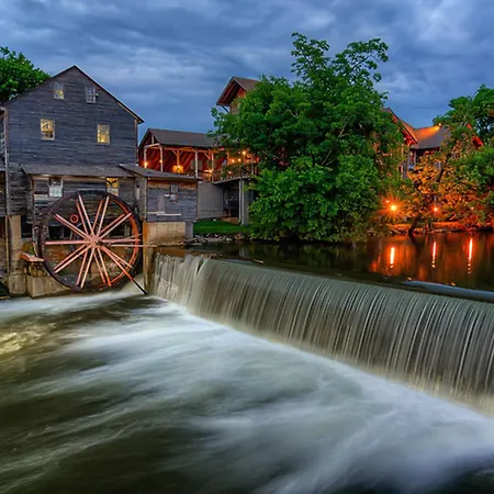 Reflections- 5 Minutes To Pigeon Forge-3