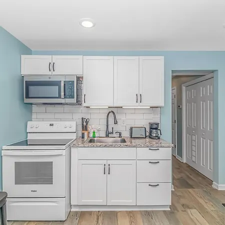 125 Atlantic Avenue Unit H - Pet Friendly! Walk To The Beach And Pier!1Br -1Ba - Sleeps 4 Guests!-2