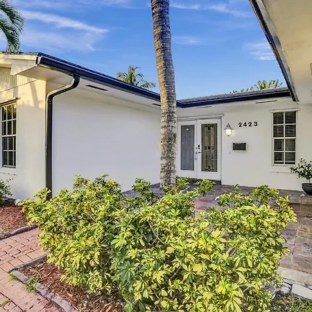 Casa Ria Luxury House & Private Pool Near Aventura Mall-3