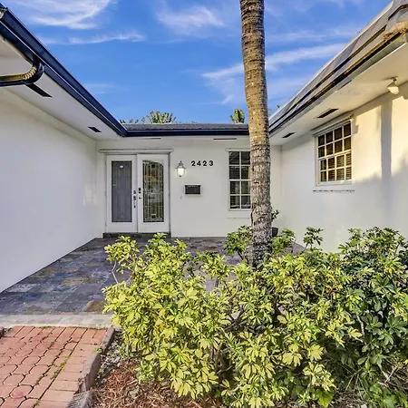 Casa Ria Luxury House & Private Pool Near Aventura Mall-2