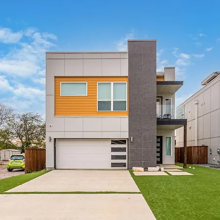 Luxury Home With Rooftop Views-2