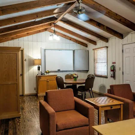 Postoak Lodge And Retreat-2