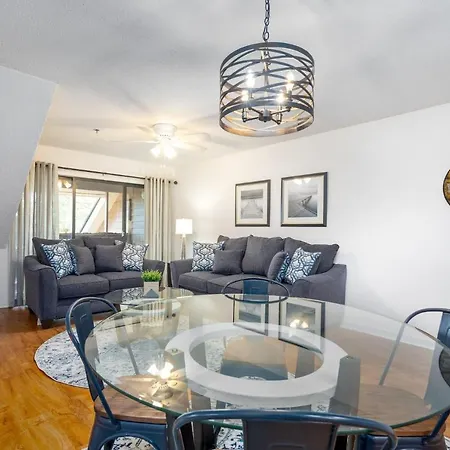 Laurel Court - 305-3