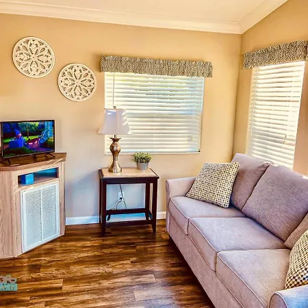 Pinecraft Cottage Tiny Home-2