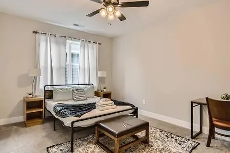 New Build 5 Min To Broadway Sleeps 10-2