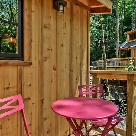 The Hemlock In Treehouse Grove At Norton Creek-3