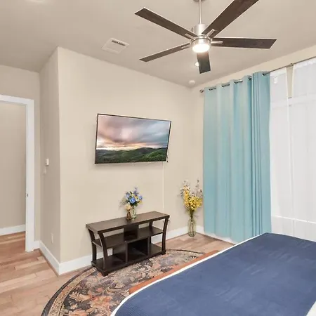 Beautiful Luxurious Houston Galleria Home-2